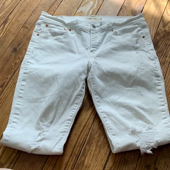 Levi's Distressed Boyfriend - Picture 4 of 8